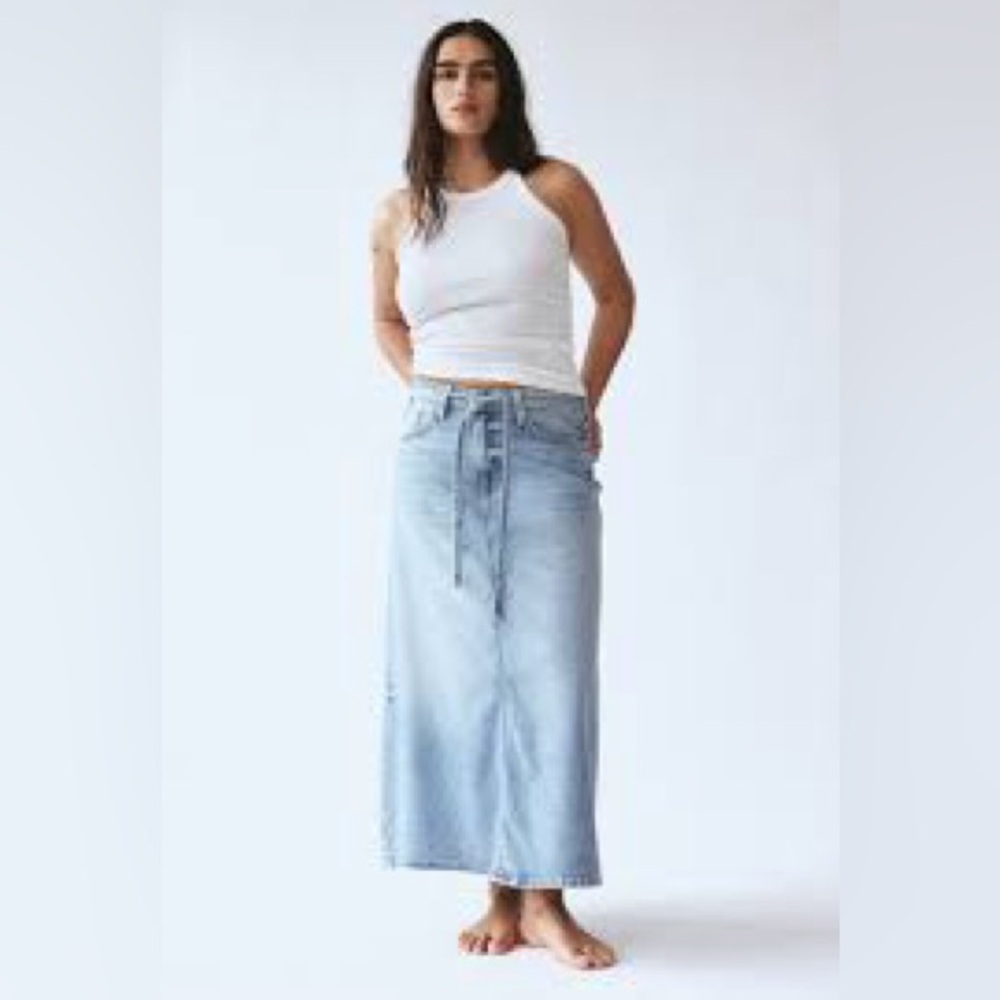 H&M feather soft denim skirt size S